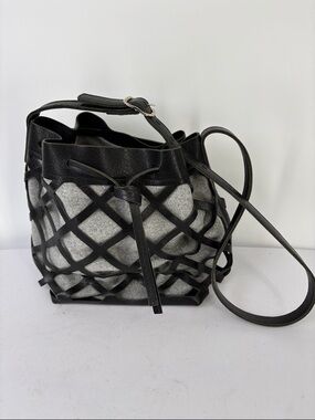 🎪 Nimes Black leather Lattice Crossbody Bucket Bag with Gray Felt Inset
